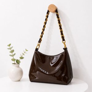 bolso marron con dorado