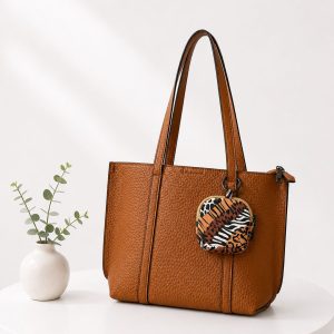 bolso marron con monedero
