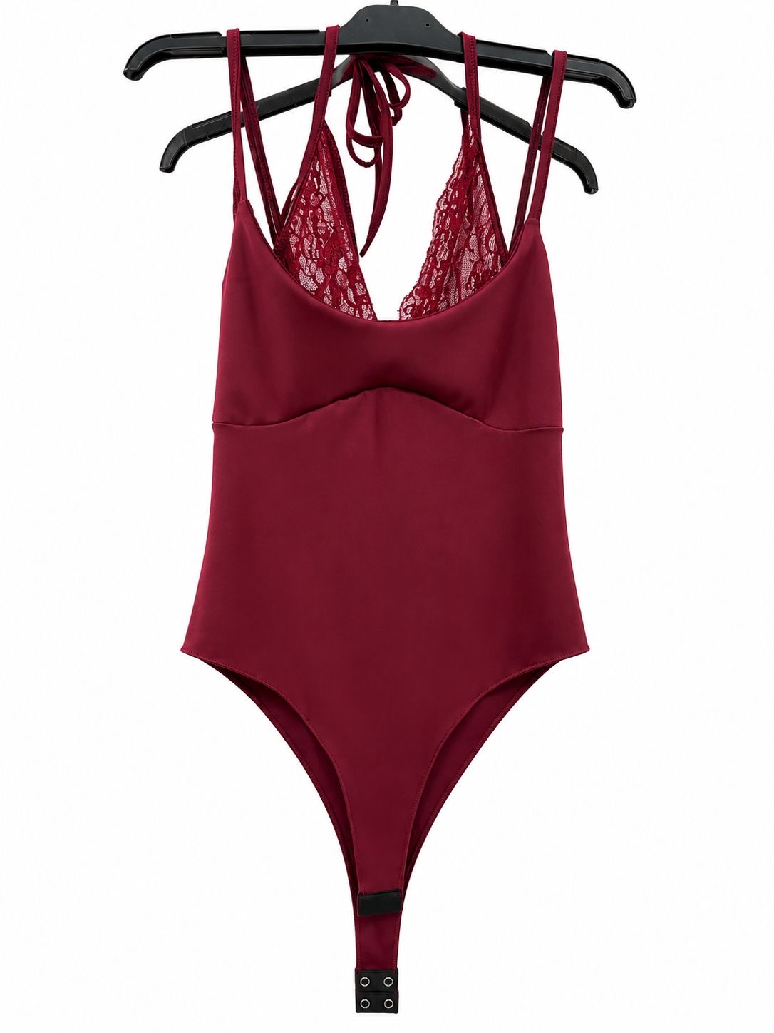 BODY CON ENCAJE Y ESCOTE HALTER 7a5c1fce 97e3 426e bb8e f3f7e8ea295c
