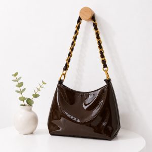 bolso marron brillante