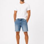 BERMUDA VAQUERA AZUL CLARO CON BAJO VUELTO pantalon corto vaquero hombre