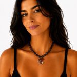 collar raro mujer4